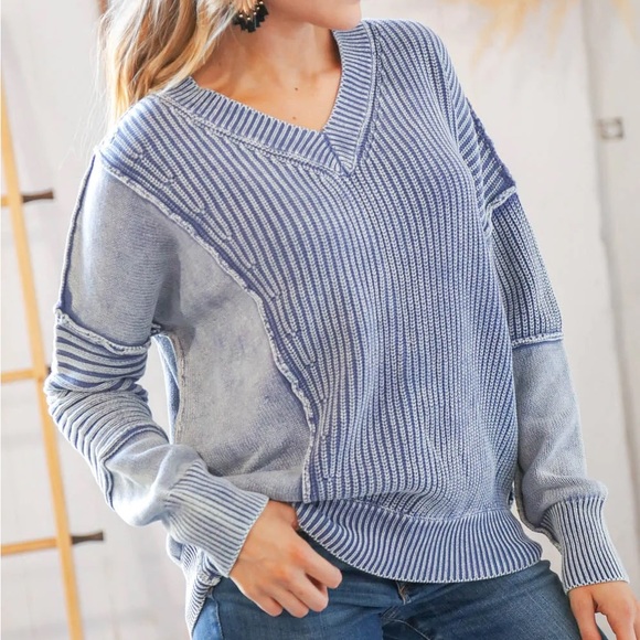 Sweaters - Light Blue Washed V-Neck Women’s Boutique Loose Ribbed Sweater, Medium